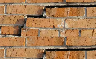 Brick wall with serious structural damage in Savannah, GA